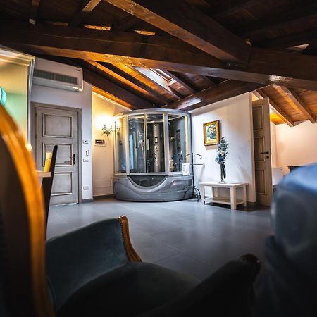 Hotel La Tavola Rotonda Кортемаджоре Экстерьер фото