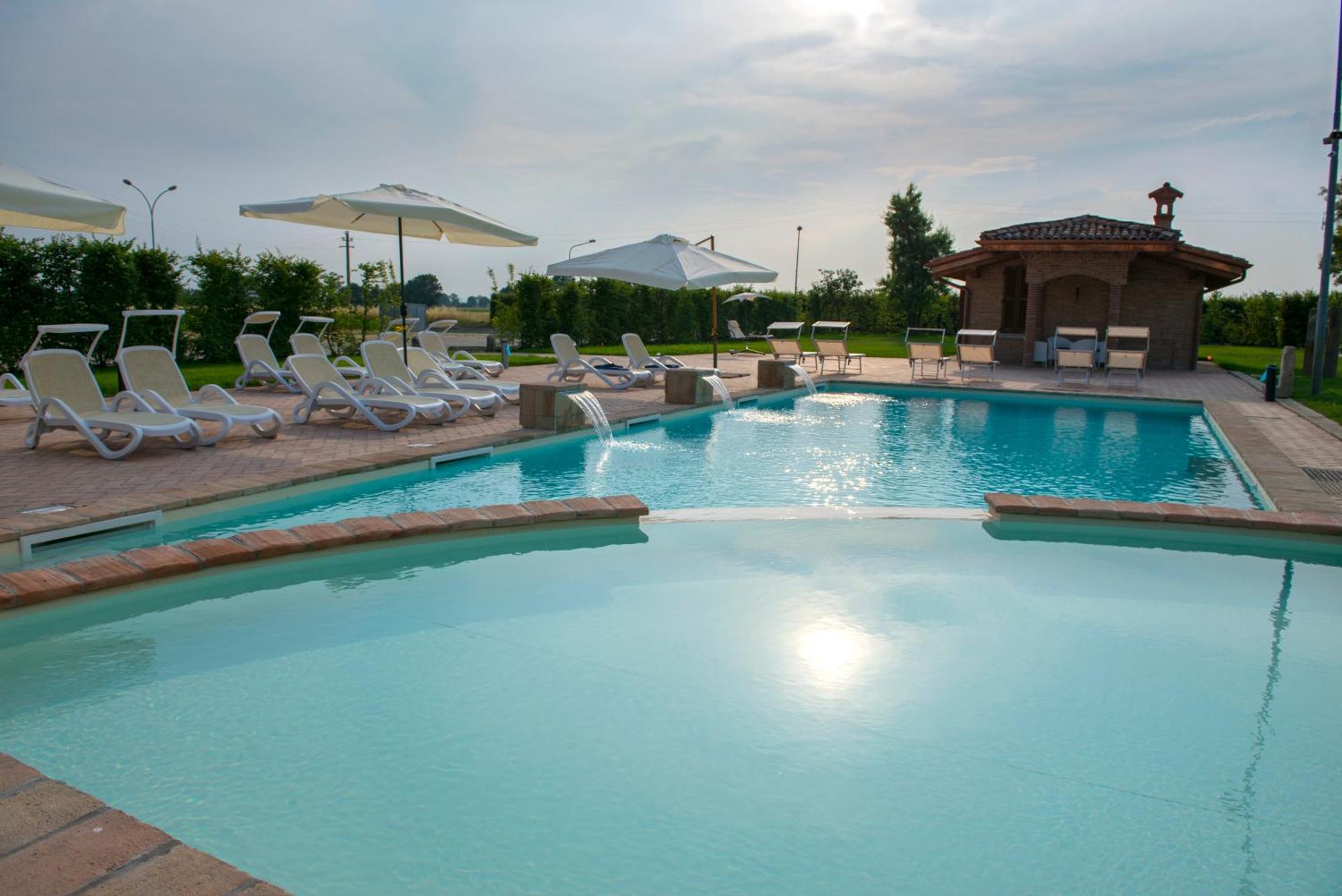 Hotel La Tavola Rotonda Кортемаджоре Экстерьер фото