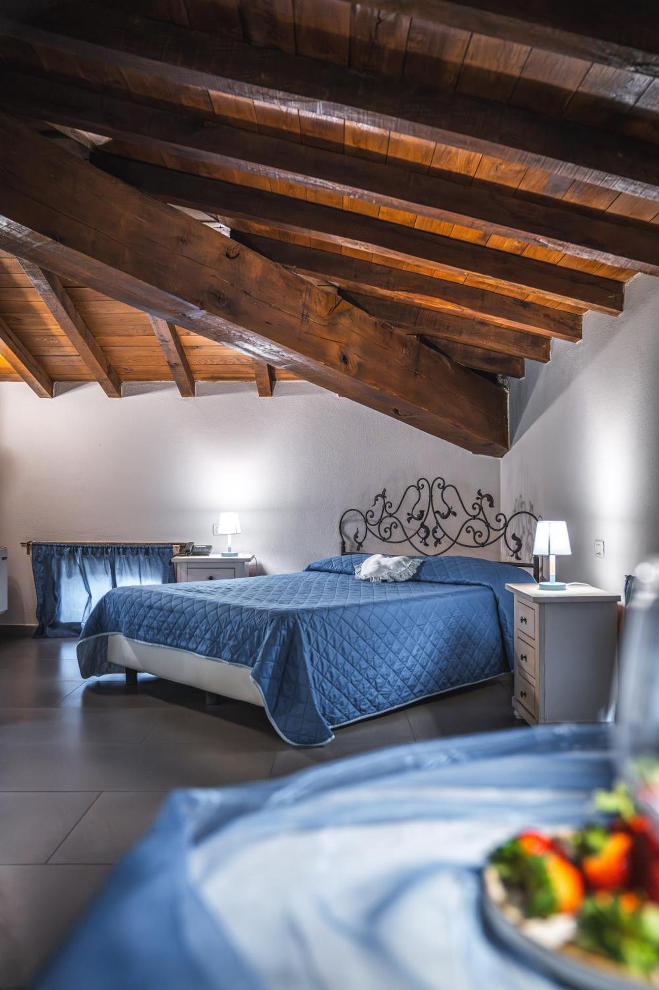 Hotel La Tavola Rotonda Кортемаджоре Номер фото