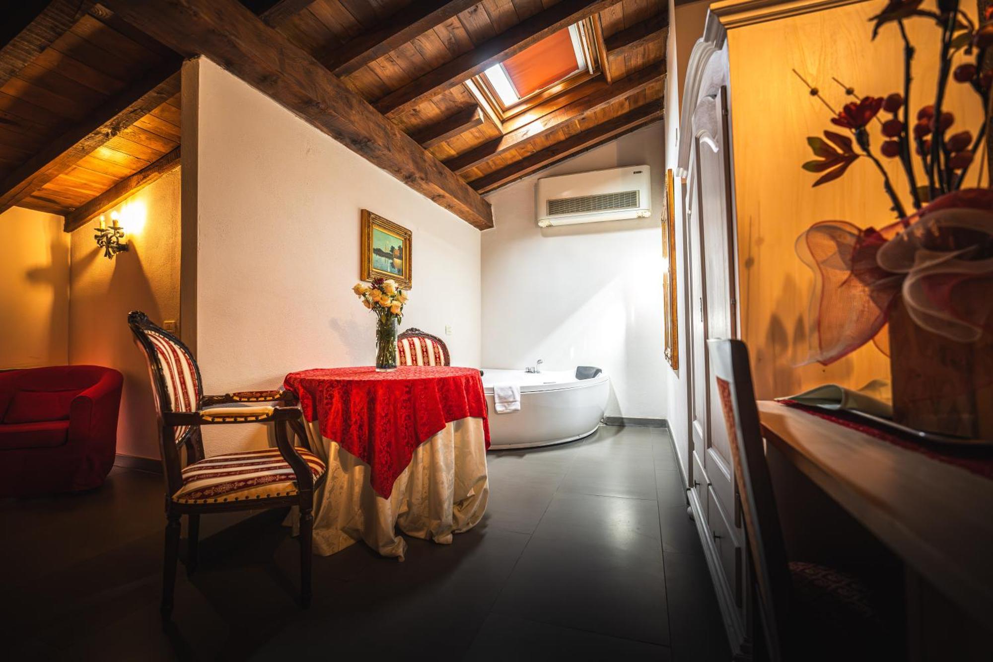 Hotel La Tavola Rotonda Кортемаджоре Экстерьер фото