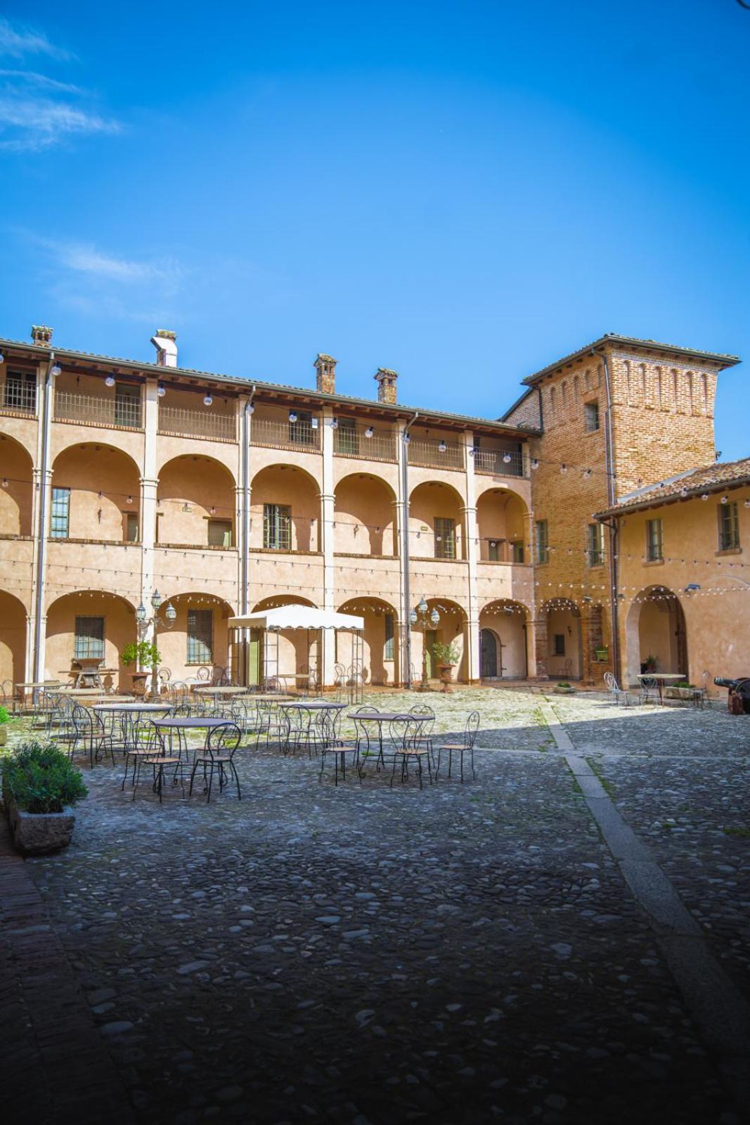 Hotel La Tavola Rotonda Кортемаджоре Экстерьер фото