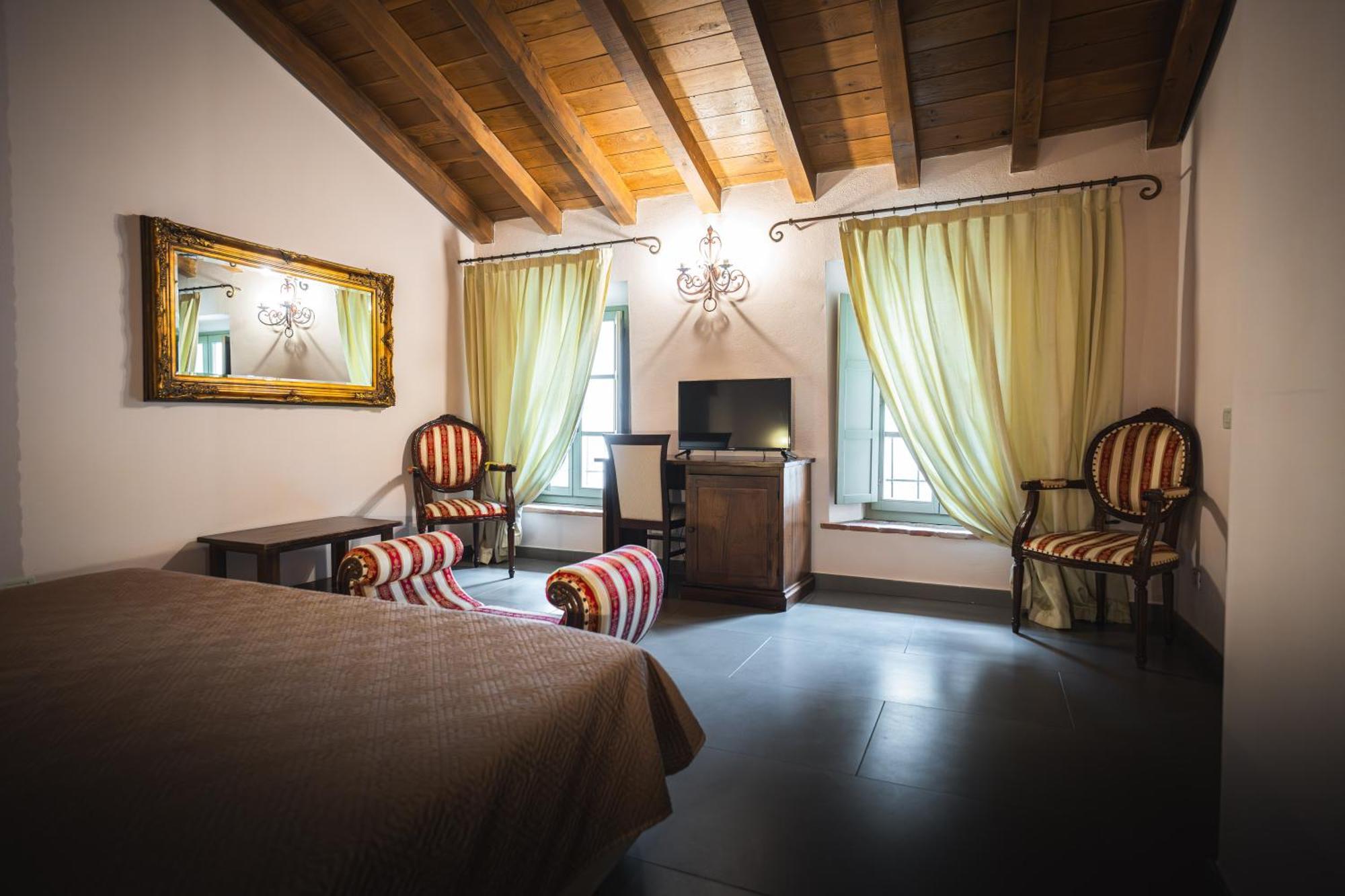 Hotel La Tavola Rotonda Кортемаджоре Экстерьер фото