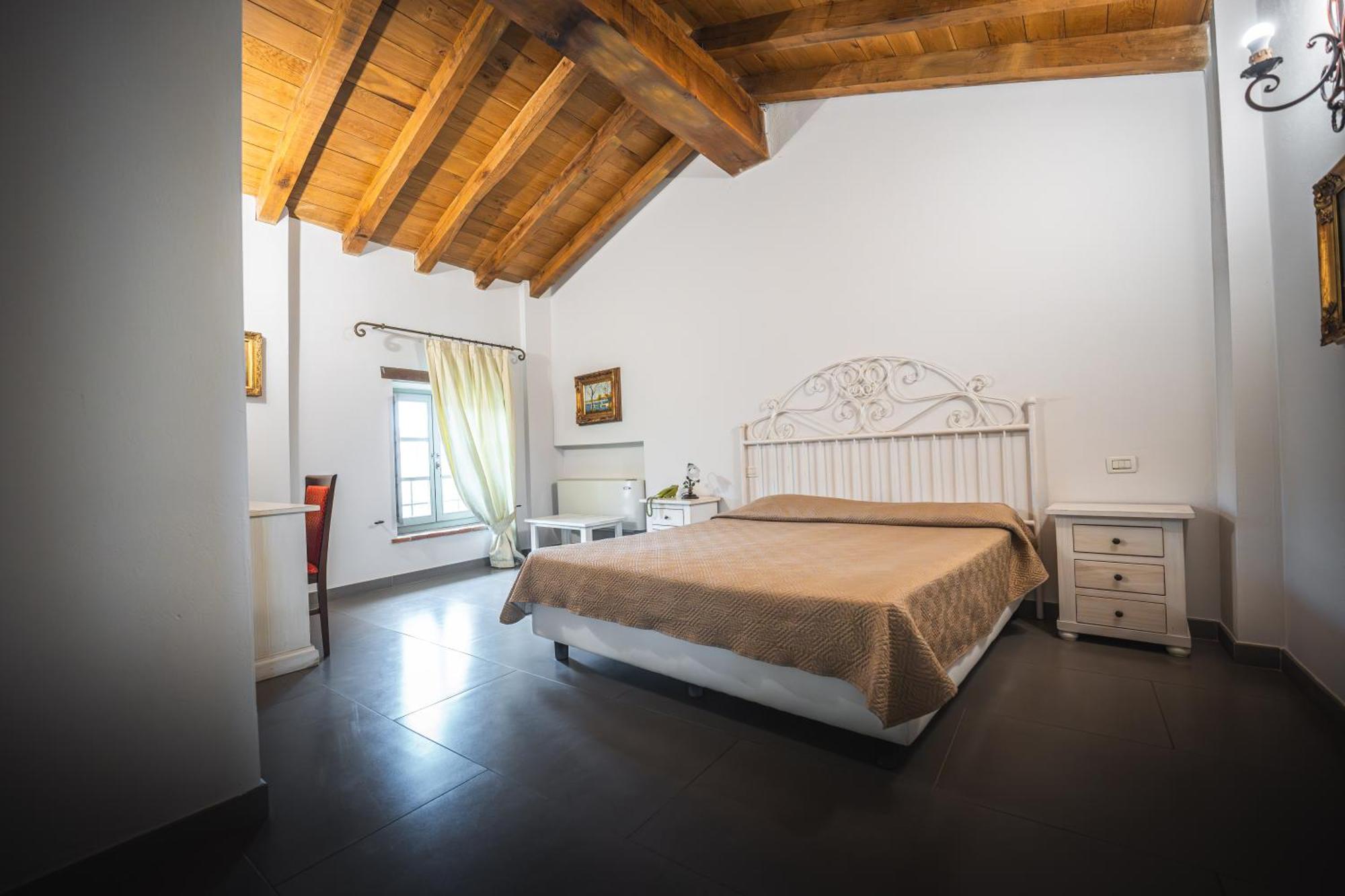 Hotel La Tavola Rotonda Кортемаджоре Номер фото
